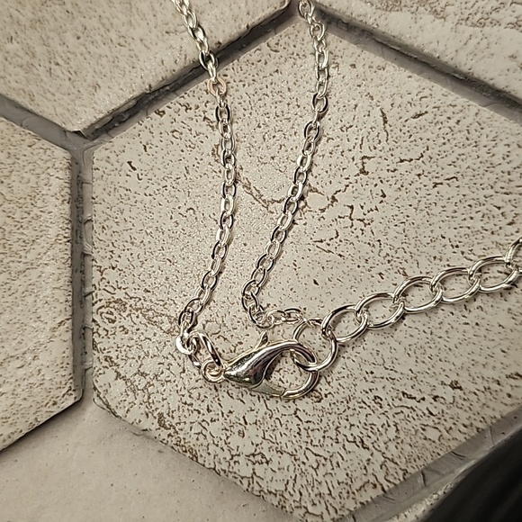 Mom Necklace - Picture 4 of 4